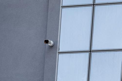 a door with a security camera on the side of a building at Les appartements Privés Bar in Bar