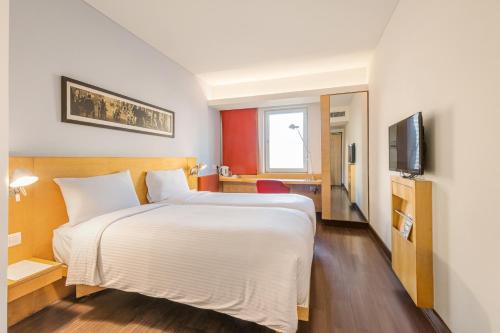 TV/Unterhaltungsangebot in der Unterkunft ibis Gurgaon Golf Course Road - An Accor Brand