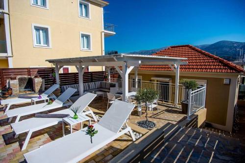 Avocado villa offering peace and relaxation