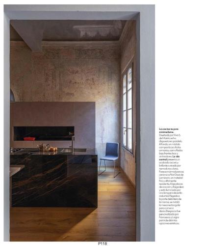 a kitchen with a black counter and a chair at Appartamento affrescato 180mq in palazzo del 600 a Mantova in Mantova