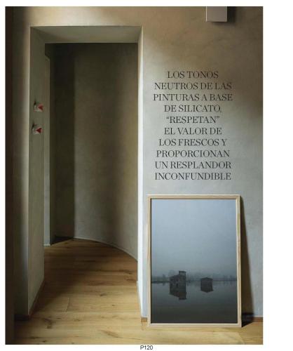 a mirror on a wall with words on the wall at Appartamento affrescato 180mq in palazzo del 600 a Mantova in Mantova