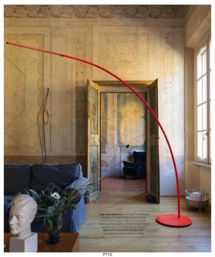a red line in a living room with a couch at Appartamento affrescato 180mq in palazzo del 600 a Mantova in Mantova