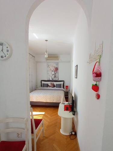 En eller flere senge i et værelse på Apartments Eldin
