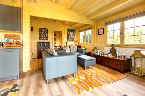 a living room with a couch and a table at Sunset log cabin in Sudbury