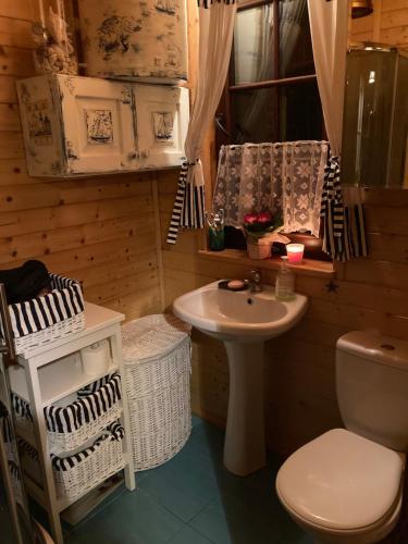 Ruang duduk di Zielony Domek z jacuzzi