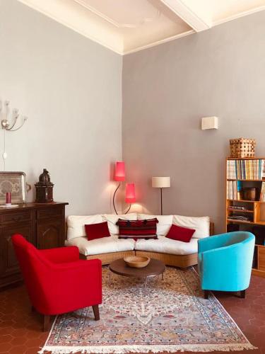 Palais des Papes - Spacious Historic Apartment in Private Mansion ! Free PARKING Nearby ! Spacieux Appartement Historique dans Hôtel Particulier ! PARKING à proximité Offert !