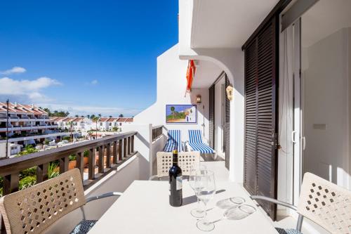 GO2TENERIFE Apart’Drago Family Santiago 1 tesisinde bir balkon veya teras