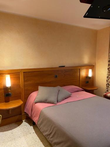 Postel nebo postele na pokoji v ubytování Hostal Montaña