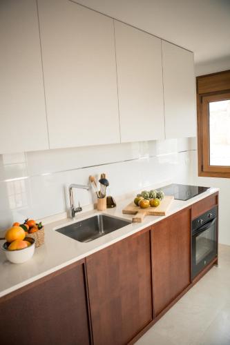 a kitchen with a sink and some fruit on the counter at Casas de San Pedro in Hita