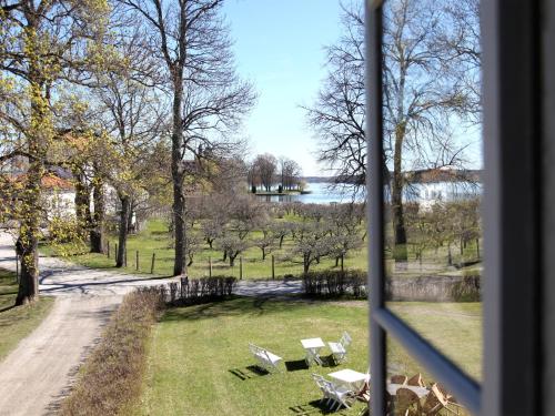 a view of a park from a window at Gripsholms BnB in Mariefred