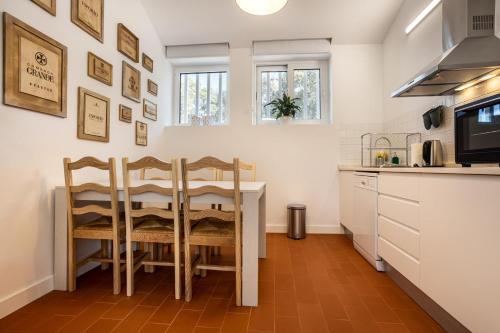 a kitchen with a table and chairs in a room at QSF Agro Turismo Quinta da Sagrada Família in Évora