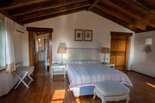 a bedroom with a large bed and wooden ceilings at Agriturismo La Vigna di Sarah in Vittorio Veneto