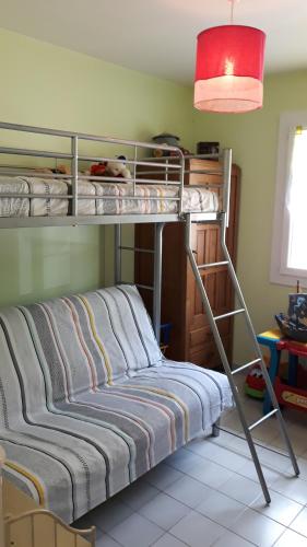 Bunk bed o mga bunk bed sa kuwarto sa L'Olivette