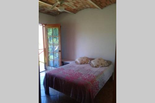 En eller flere senger på et rom på Casa Sofi & Martín, cozy Mexican home