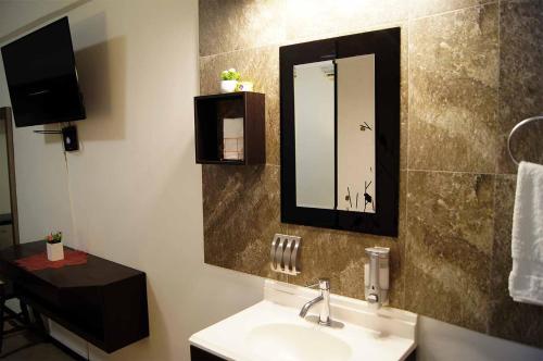 A bathroom at Cabo Tortuga Hotel Boutique