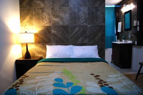 Tempat tidur dalam kamar di Cabo Tortuga Hotel Boutique