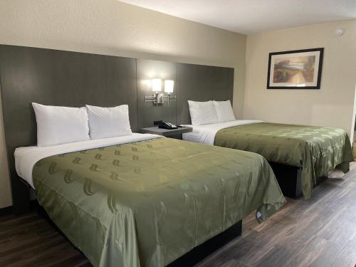 Ένα ή περισσότερα κρεβάτια σε δωμάτιο στο Dreamland Inn