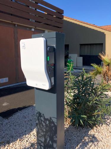 a parking meter in front of a house at Campanile SETE - Balaruc in Balaruc-le-Vieux