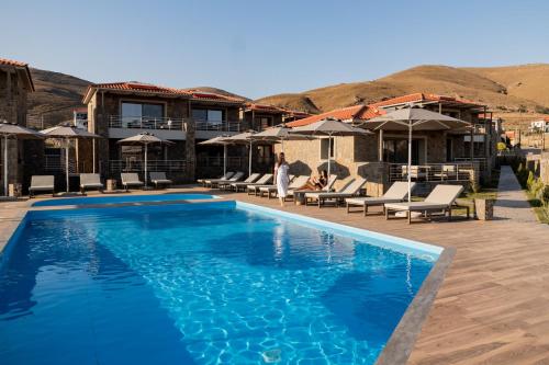 The swimming pool at or close to Costa D' Ifesto