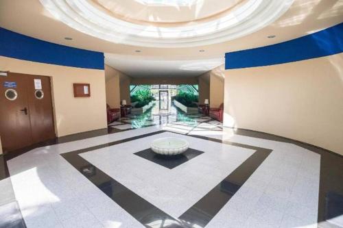 a large lobby with a large fountain in the middle of a building at Apartment in Benalmádena - Luxury Complex Bellagio in Benalmádena