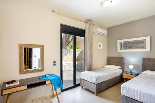 Кровать или кровати в номере Adorno Luxury Villas