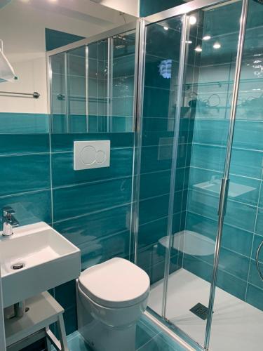 a bathroom with a toilet and a sink at Appartamento Tino in Castiglione della Pescaia