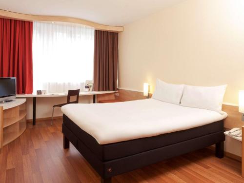 Una cama o camas en una habitación de Ibis Budapest City