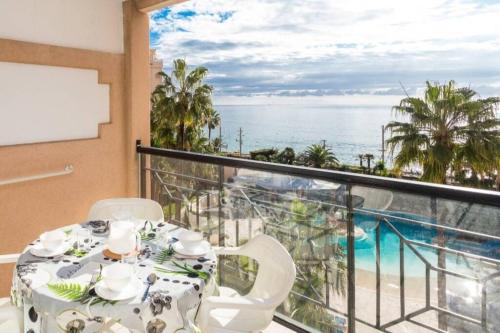 Photo de la galerie de l'établissement Appartement vue mer vue piscine, à Cannes