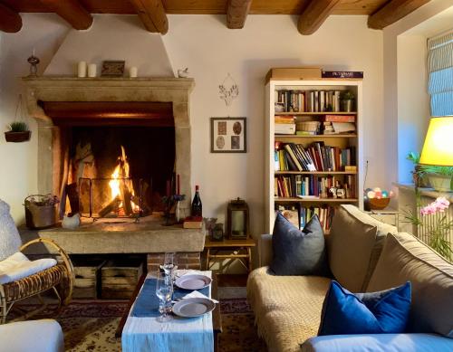 A seating area at Relais Valpolicella B&B