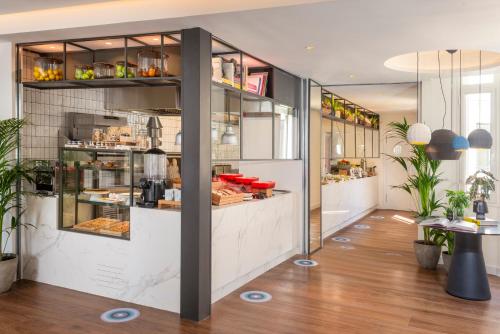 Jídlo v hotelu nebo okolí