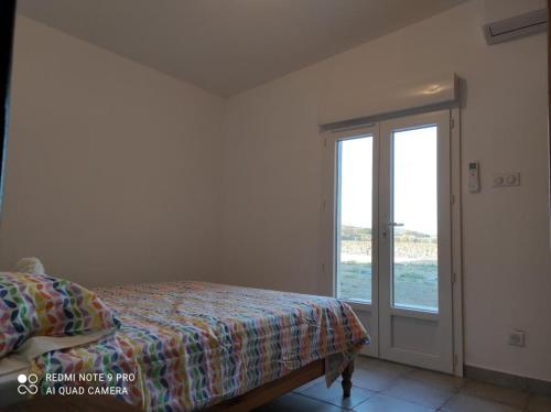 A bed or beds in a room at Casevielle le calme en Provence