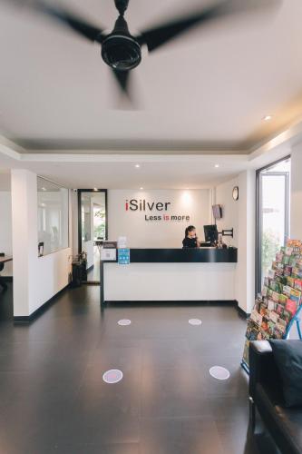 Ο χώρος του λόμπι ή της ρεσεψιόν στο iSilver Hotel