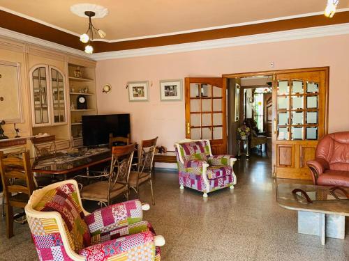 A television and/or entertainment centre at Vivienda Vacacional FLORATERE