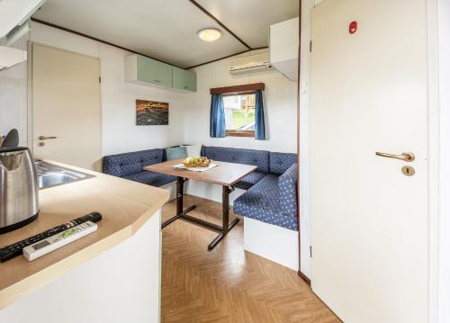 Una cocina o kitchenette en Mobilheim Chalet - Výrovická přehrada