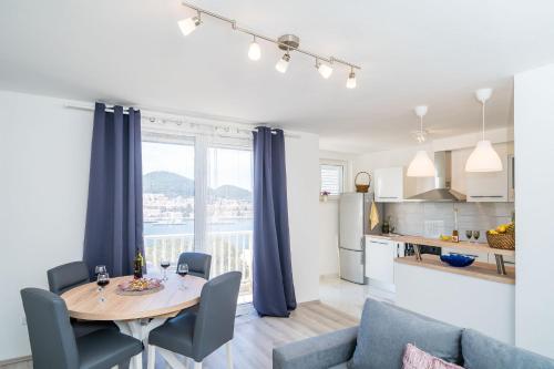 Kuchyň nebo kuchyňský kout v ubytování Apartment Cvjetković