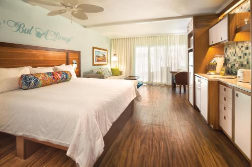 a hotel room with a bed and a kitchen at Margaritaville Vacation Club - St Thomas in Frydendal