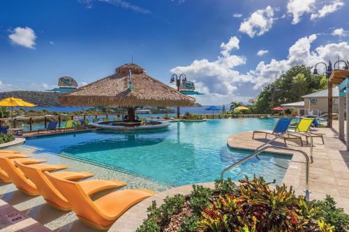 Bazén v ubytovaní Margaritaville Vacation Club by Wyndham - St Thomas alebo v jeho blízkosti