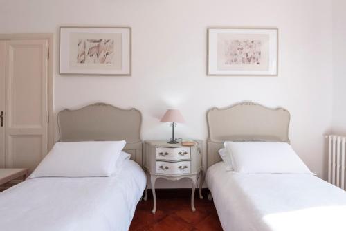 two beds sitting next to each other in a bedroom at Fattoria Pian Di Rocca in Castiglione della Pescaia