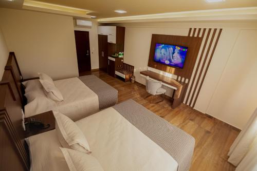 Hotel Sirari By Reginaにあるテレビまたはエンターテインメントセンター