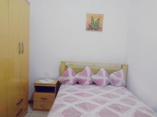 Ένα ή περισσότερα κρεβάτια σε δωμάτιο στο Studio 137 ao Lado Metrô Internet 300MG
