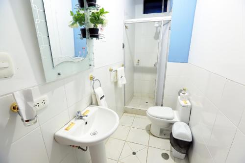 Bilik mandi di Hotel Boulevard
