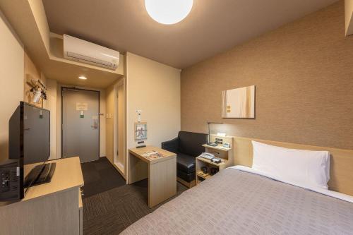 מיטה או מיטות בחדר ב-Hotel Route-Inn Anan