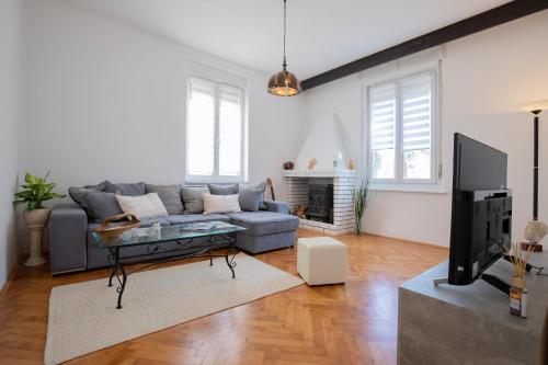 Amphitheater Apartment