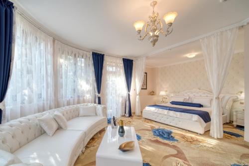 A bed or beds in a room at Residence Konstantina Palace