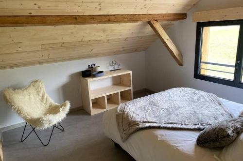 Rúm í herbergi á Gîte cosy, au calme entre Genève et Annecy