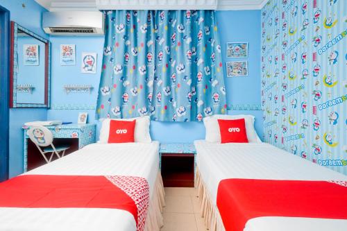 Un pat sau paturi într-o cameră la OYO 89958 Hotel Umimas