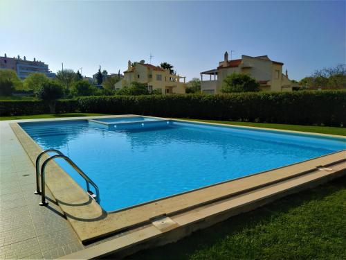 Algarve Beach Vibes Apartment, WiFi, Pool, AC, BBQ