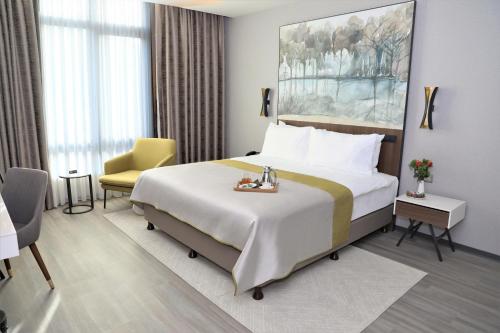 
Łóżko lub łóżka w pokoju w obiekcie Limak Skopje Luxury Hotel
