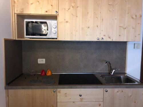 Una cocina o cocineta en Appartamenti Sorapiss