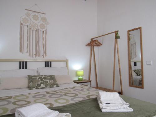 a bedroom with a bed with towels on it at Casa O Cantinho Algarvio in Odeceixe